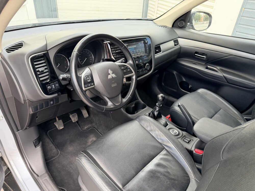Outlander 2.2 DI-D 4WD camera/gps/cuir/7places 2015 occasion 53210 Soulg&eacute;-sur-Ouette