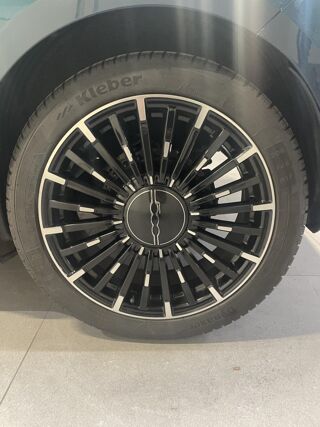 500 42kWh La Prima by Bocelli toit ouvrant 2022 occasion 76360 Barentin