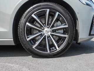 V60 PHEV T8 Plus Dark 455 ch Attelage Cam&eacute;ra 360&deg; Toit Pano Autr 2024 occasion 69007 Lyon
