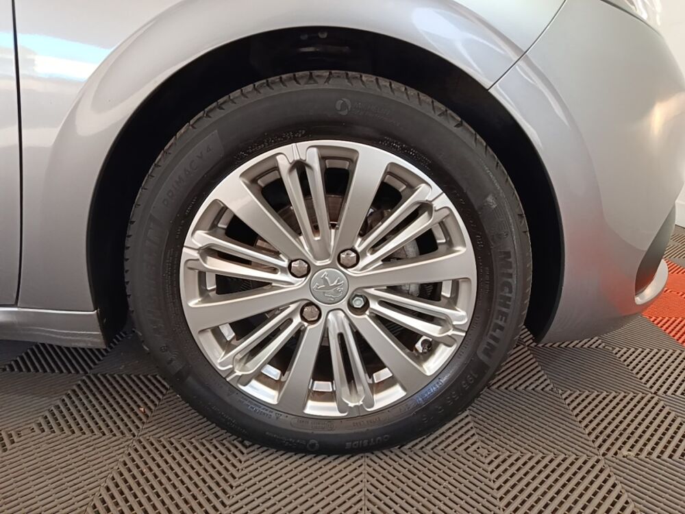 208 Puretech 82 ALLURE 2019 occasion 91580 &Eacute;tr&eacute;chy