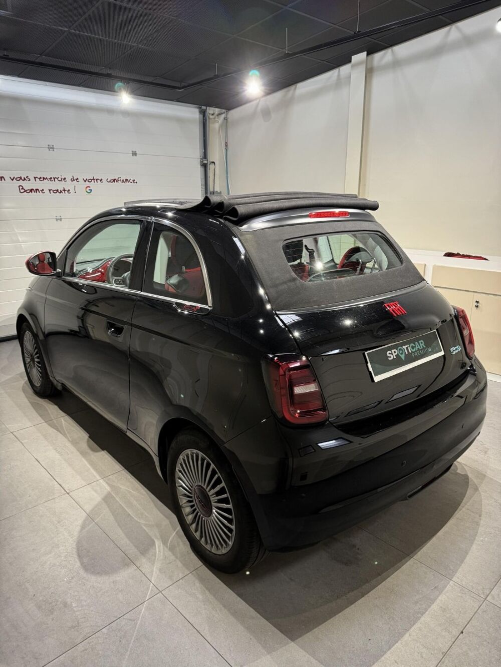 500 C 24kWh (Red) 2023 occasion 76360 Barentin