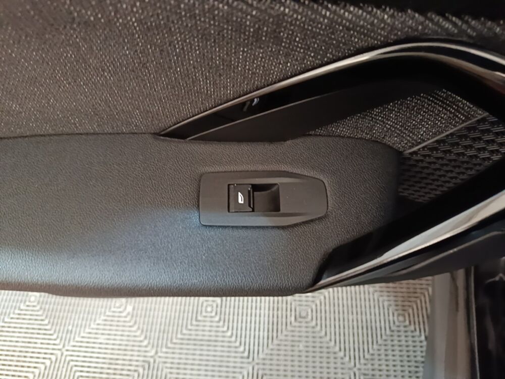 X1 sDrive18i Business Design DKG7 2023 occasion 91580 &Eacute;tr&eacute;chy