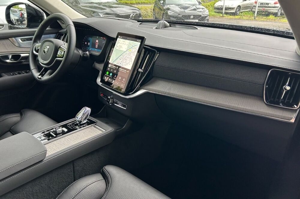 XC90 T8 AWD Ultra Dark 455 Full Options Bowers Wilkins Suspension 2025 occasion 69007 Lyon