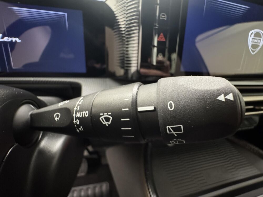 Ypsilon 1.2 Ibrida 100ch eDCT6 LX 2025 occasion 76360 Barentin