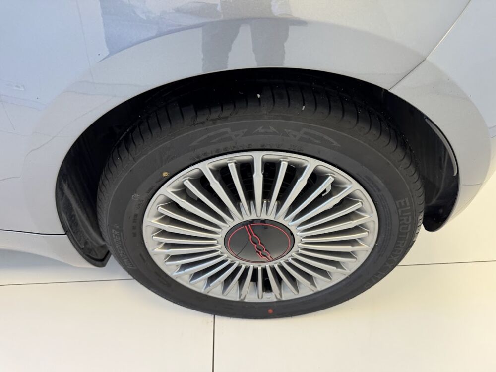 500 24kWh (Red) 2023 occasion 76360 Barentin