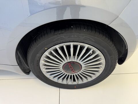 500 24kWh (Red) 2023 occasion 76360 Barentin