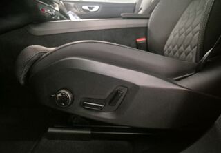 XC60 T6 AWD Plus Dark 398 ch Facelift Attelage Cam 360&deg; Toit ouvr 2025 occasion 69007 Lyon