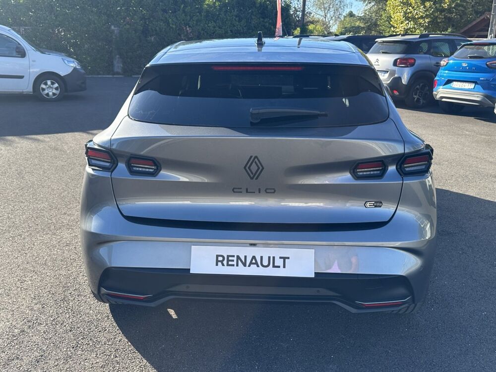 Clio esprit Alpine full hybrid E-Tech 160 ch 2026 occasion 38460 Cr&eacute;mieu