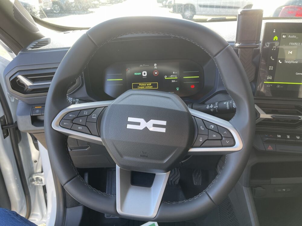 Duster journey hybrid 140 2025 occasion 38460 Cr&eacute;mieu