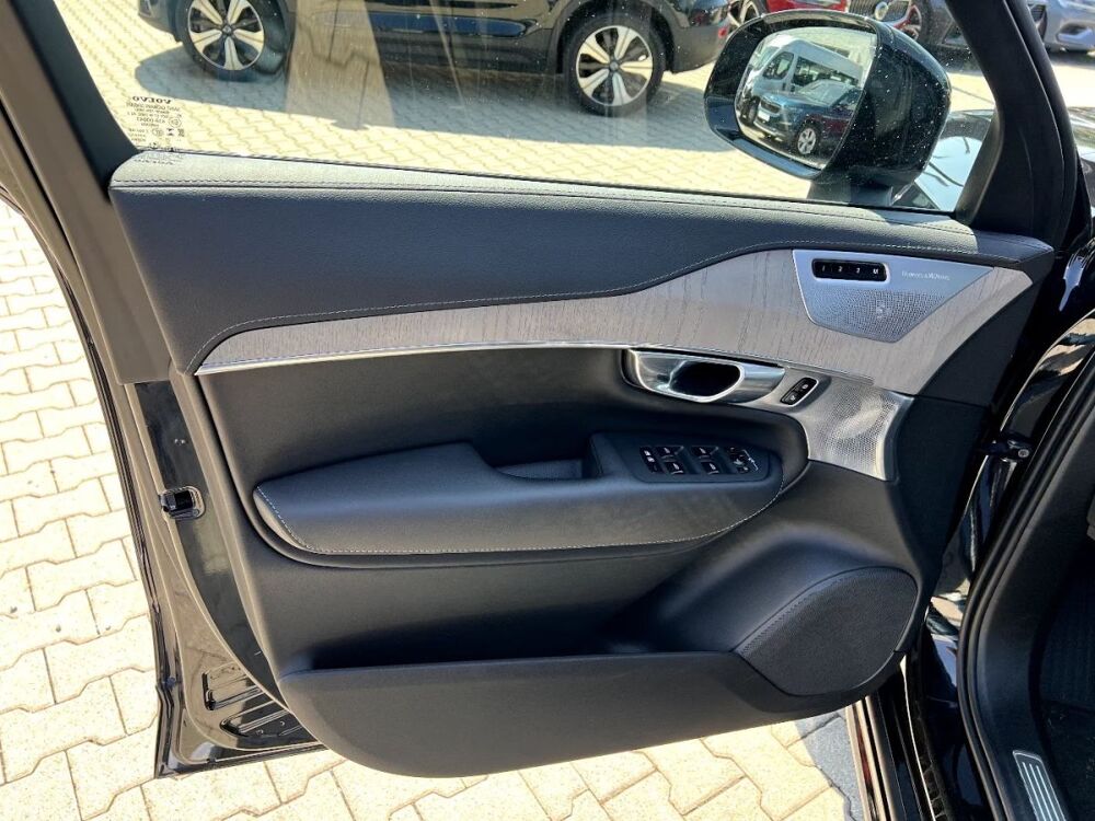 XC90 T8 AWD Ultra Dark 455 ch Bowers Wilkins Attelage Cam&eacute;ra 360&deg; 2024 occasion 69007 Lyon