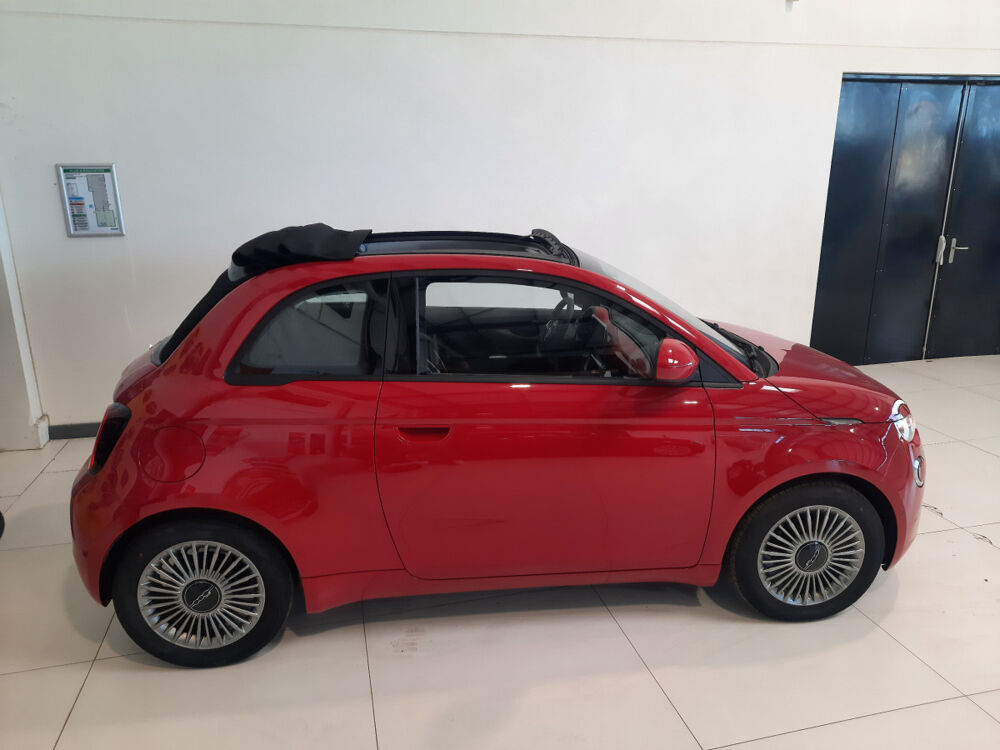 500 E BEV 24KWH C (RED) 2024 occasion 76360 Barentin