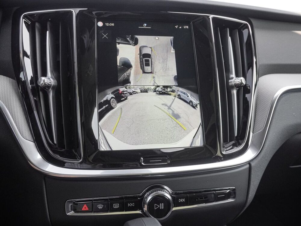 V60 PHEV T8 Plus Dark 455 ch Attelage Cam&eacute;ra 360&deg; Toit Pano Autr 2024 occasion 69007 Lyon