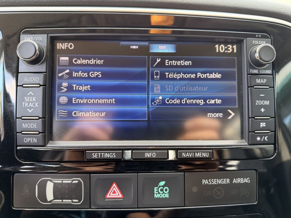 Outlander 2.2 DI-D 4WD camera/gps/cuir/7places 2015 occasion 53210 Soulg&eacute;-sur-Ouette