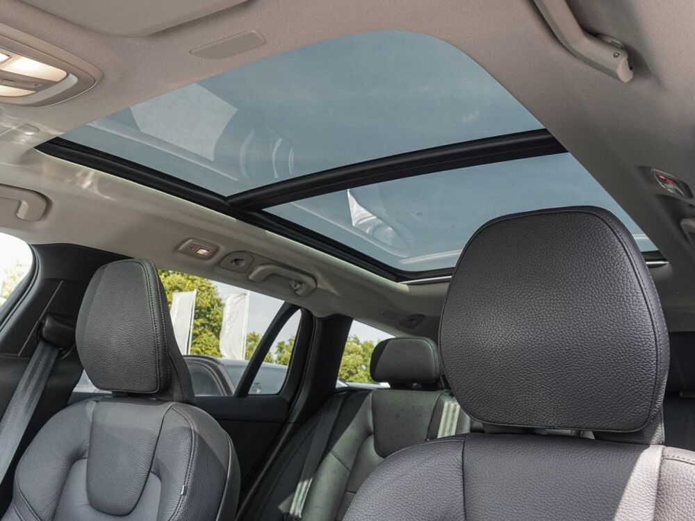 V60 PHEV T8 Plus Dark 455 ch Attelage Cam&eacute;ra 360&deg; Toit Pano Autr 2024 occasion 69007 Lyon