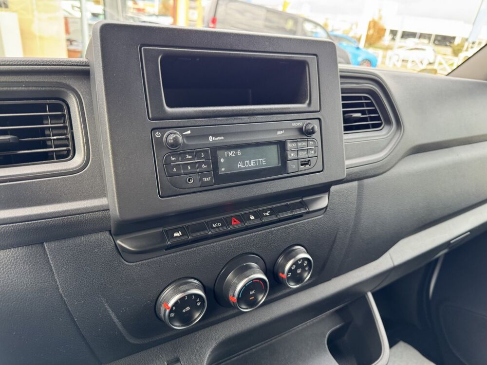 Jumpy FG Tr CF F3500 L2H2 Blue dCi 135 33044KMS 17408€HT 2023 occasion 86440 Mign&eacute;-Auxances