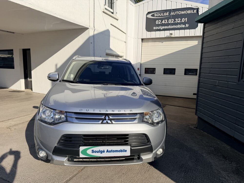 Outlander 2.2 DI-D 4WD camera/gps/cuir/7places 2015 occasion 53210 Soulg&eacute;-sur-Ouette