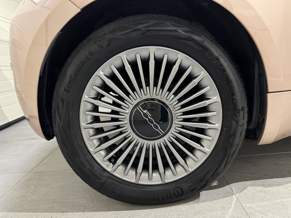 500 24kWh Pack Style 2023 occasion 76360 Barentin