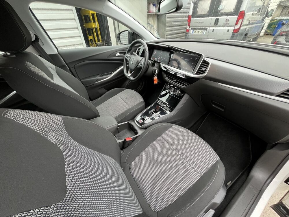 Grandland 1.5 Diesel 130 ch Auto DESIGN & TECH 2023 occasion 44150 Saint-G&eacute;r&eacute;on