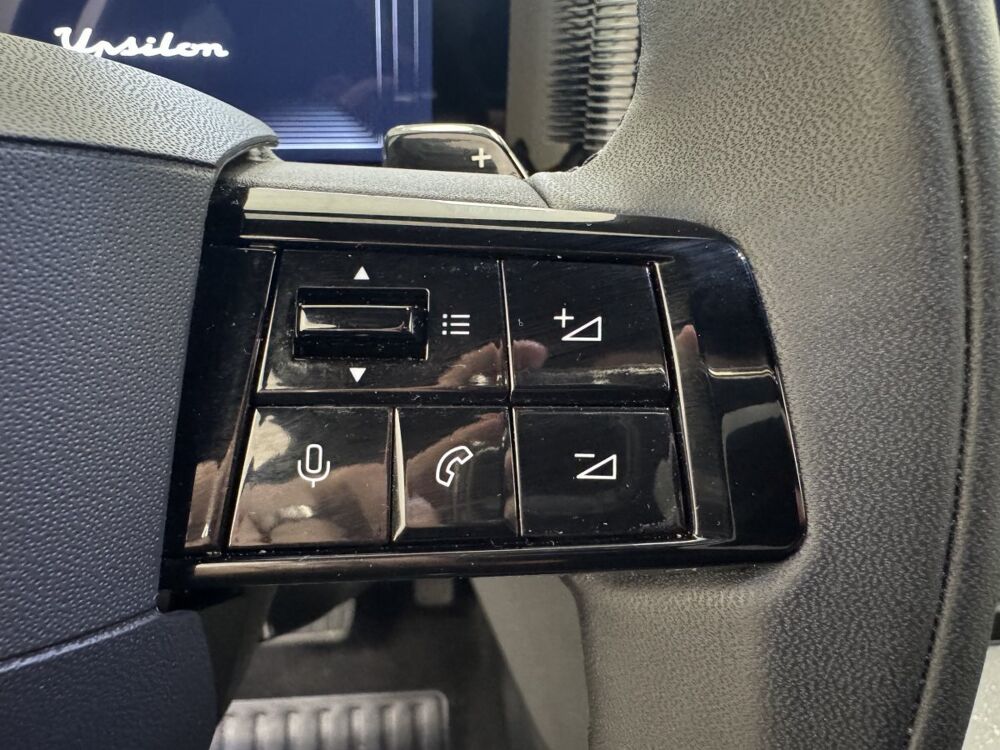 Ypsilon 1.2 Ibrida 100ch eDCT6 LX 2025 occasion 76360 Barentin