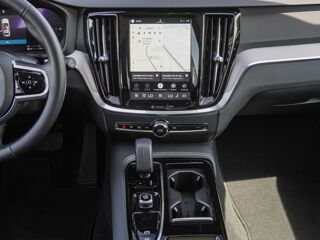 V60 PHEV T8 Plus Dark 455 ch Attelage Cam&eacute;ra 360&deg; Toit Pano Autr 2024 occasion 69007 Lyon