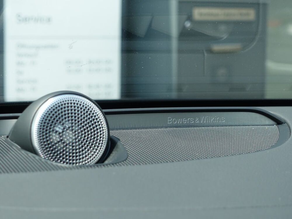 V60 PHEV T8 AWD Ultra Dark 455 ch Bowers Wilkins S. Ventil&eacute;s Aut 2025 occasion 69007 Lyon