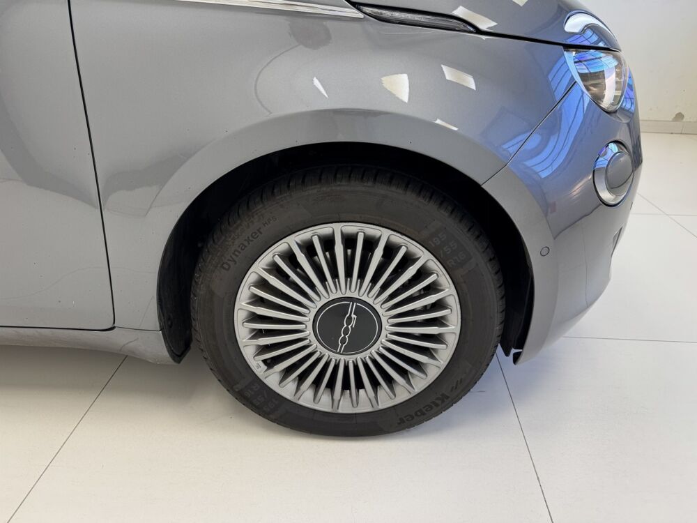 500 C 42kWh Pack Confort & Style 2023 occasion 76360 Barentin