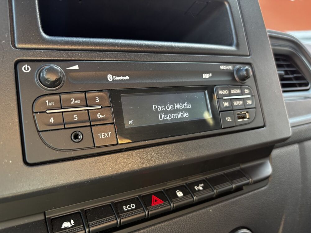 Jumpy FG Tr CF F3500 L2H2 Blue dCi 135 33044KMS 17900€HT 2023 occasion 86440 Mign&eacute;-Auxances