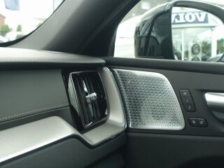 XC60 T8 AWD Ultra Black Edition 455 Facelift Bowers W. Attelage A 2025 occasion 69007 Lyon