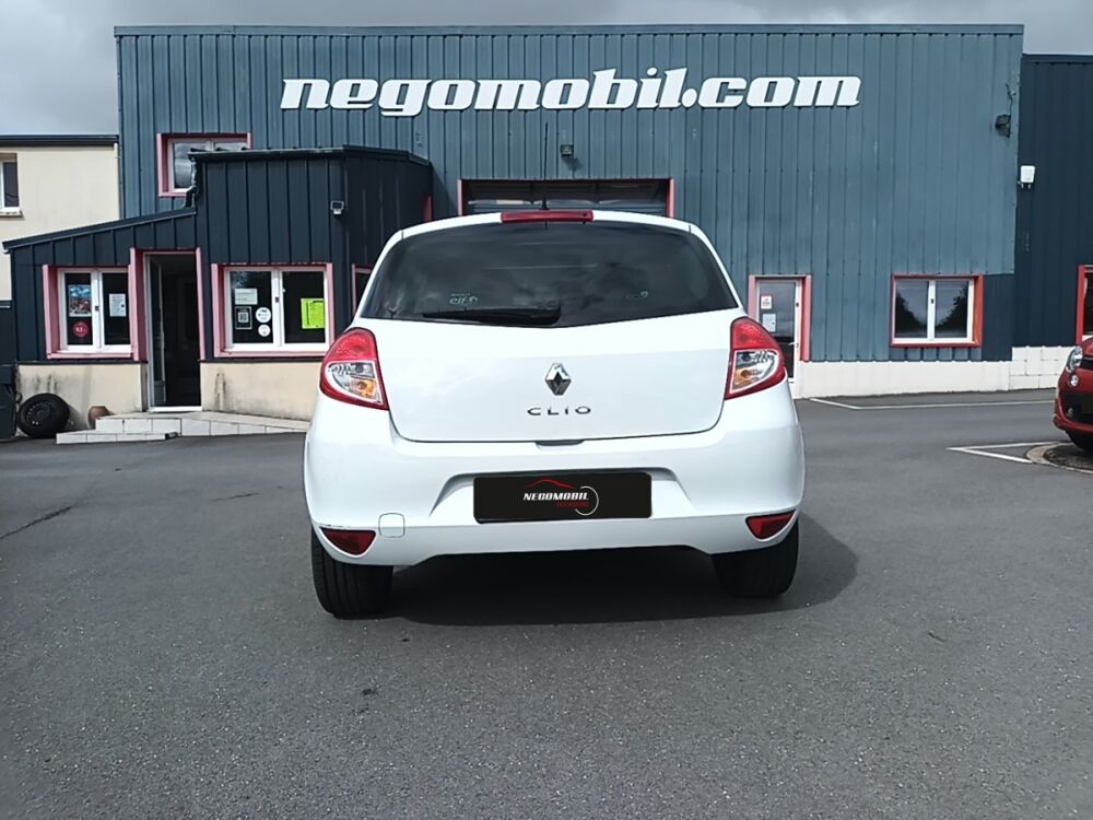 Clio Dynamique TomTom 1.2 TCE 100 Eco2 2011 occasion 35210 Ch&acirc;tillon-en-Vendelais