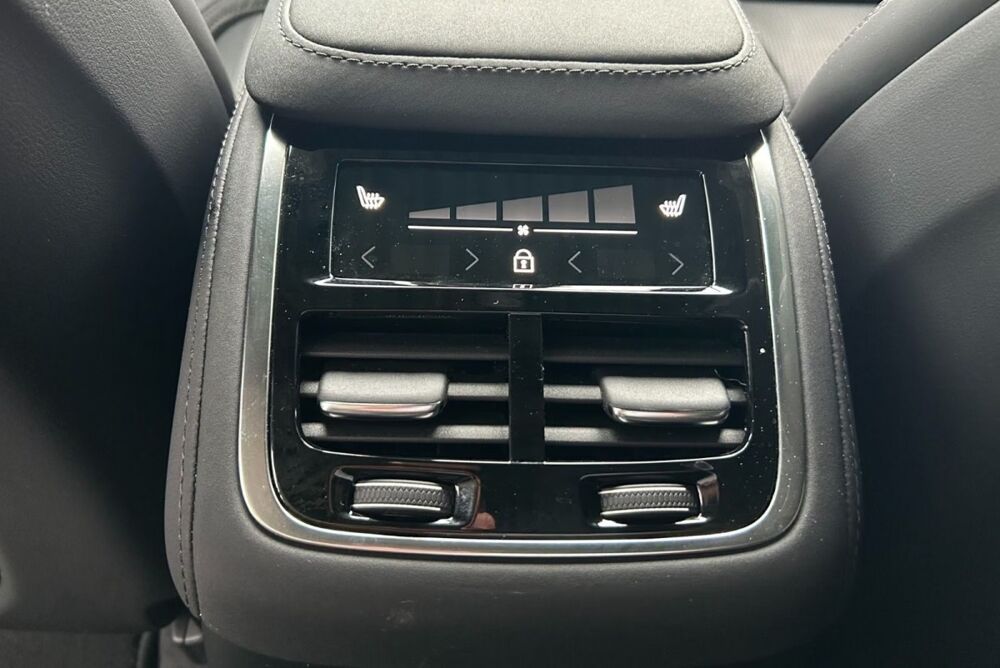 XC90 T8 AWD Ultra Dark 455 Full Options Bowers Wilkins Suspension 2025 occasion 69007 Lyon