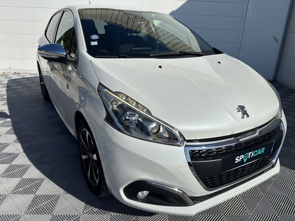 208 Puretech 110 €6.c S&S EAT6 TECH EDITION 2018 occasion 69330 Meyzieu