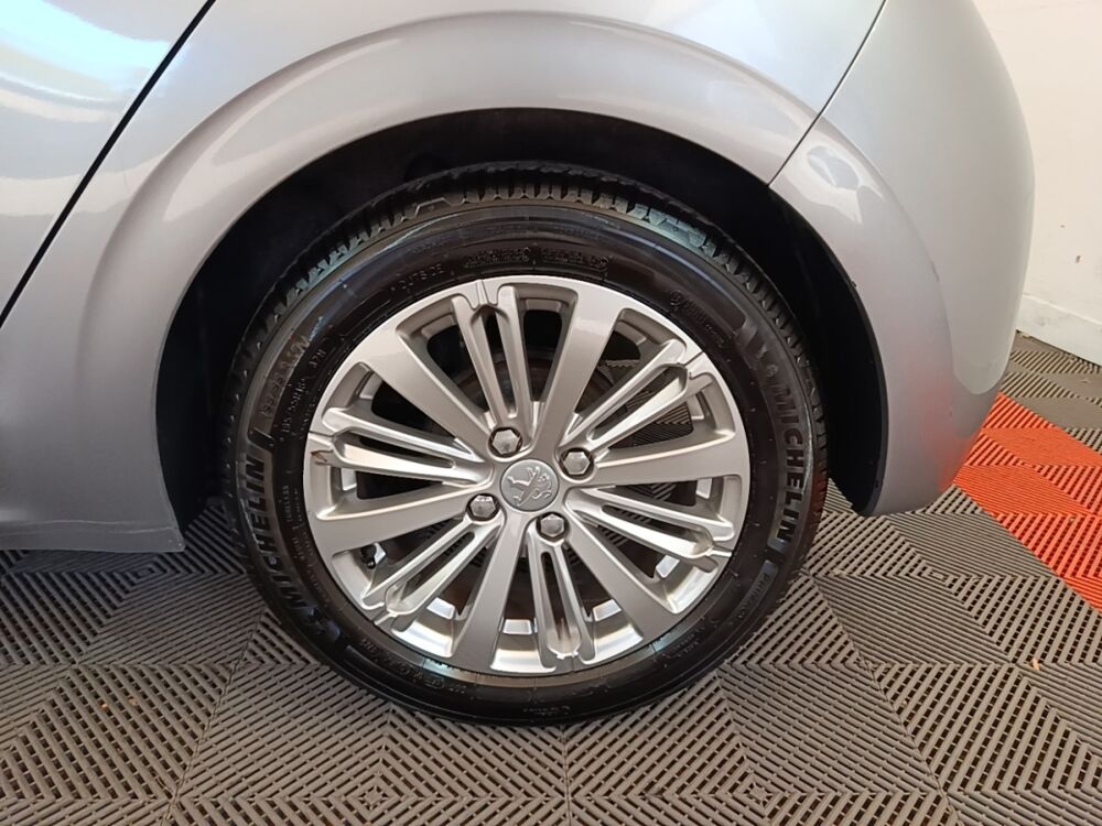208 Puretech 82 ALLURE 2019 occasion 91580 &Eacute;tr&eacute;chy