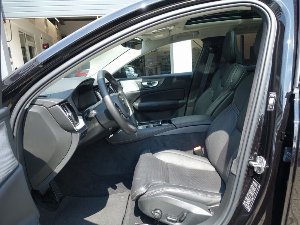 V60 PHEV T8 AWD Ultra Dark 455 ch Bowers Wilkins S. Ventil&eacute;s Aut 2025 occasion 69007 Lyon