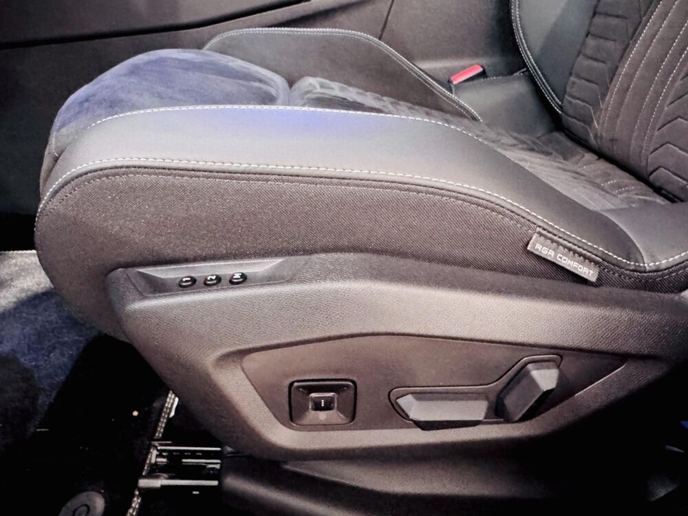 3008 1.2 HYBRID 145 E-DCS6 GT + ALCANTARA 2025 occasion 30220 Aigues-Mortes