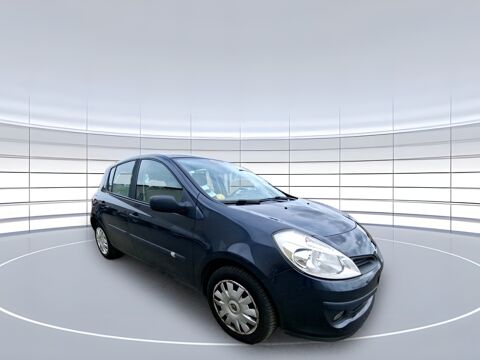 Clio Confort Pack Clim Authentique 1.4 16v (NEW) 5 portes (nov. 2005 occasion 61170 Montchevrel