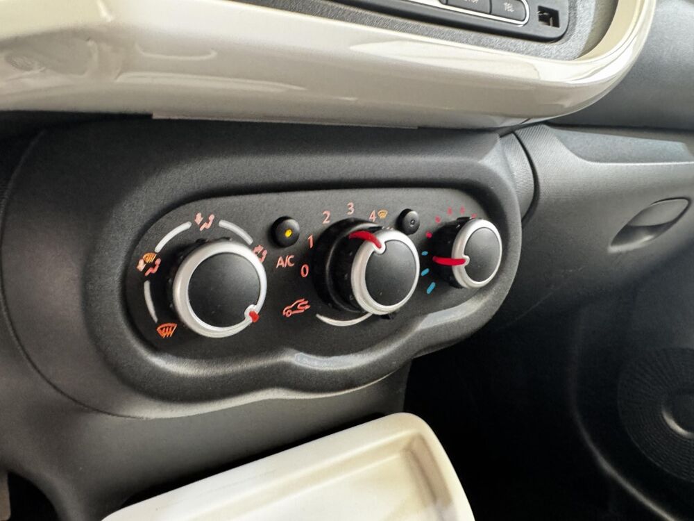 Twingo Intense Energy TCe 90 2016 occasion 91580 &Eacute;tr&eacute;chy