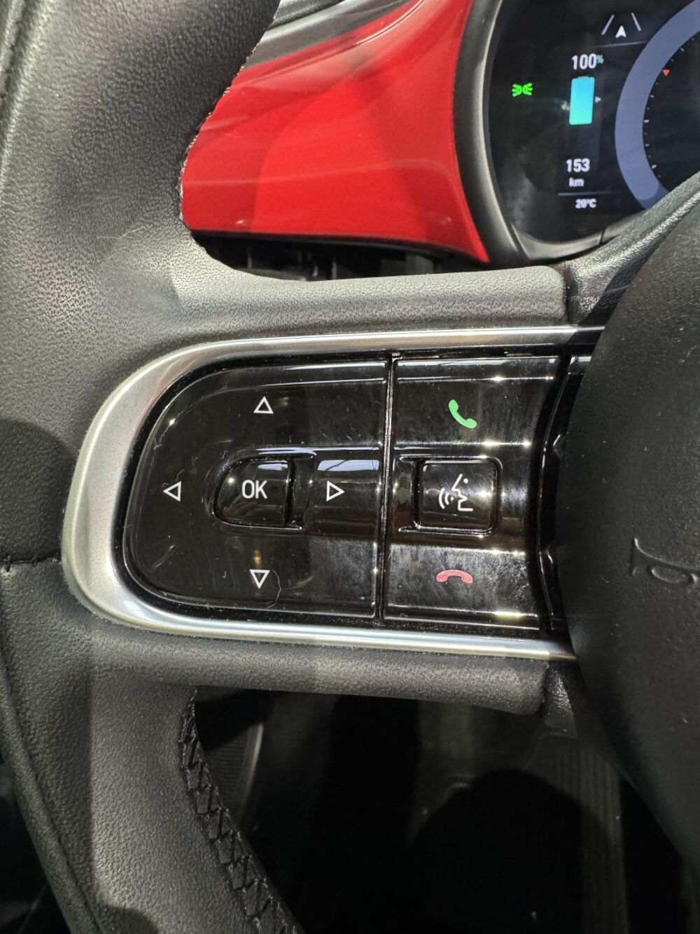 500 C 24kWh (Red) 2023 occasion 76360 Barentin
