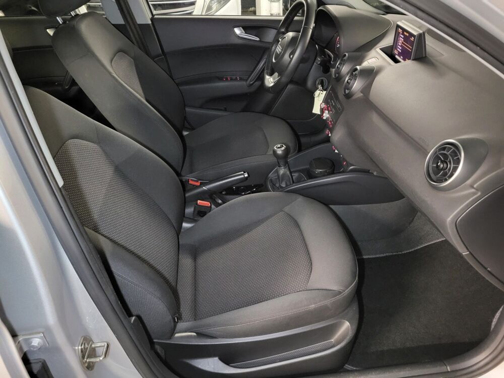 A1 1.6 TDI 105 AMBIENTE 2013 occasion 93600 Aulnay-sous-Bois