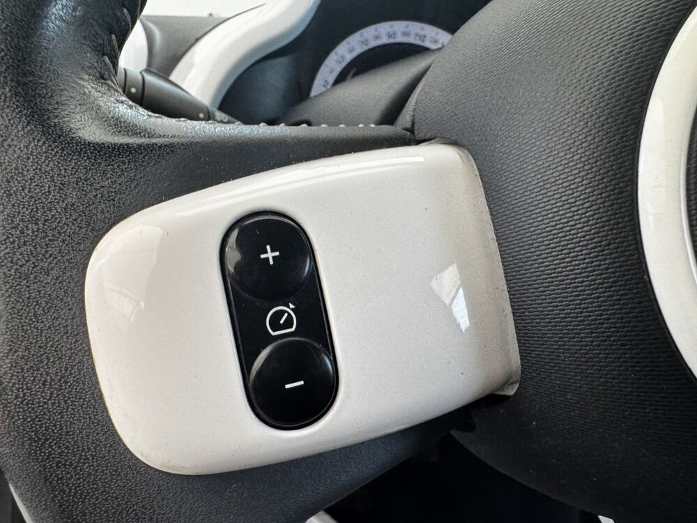 Twingo Intense Energy TCe 90 2016 occasion 91580 &Eacute;tr&eacute;chy