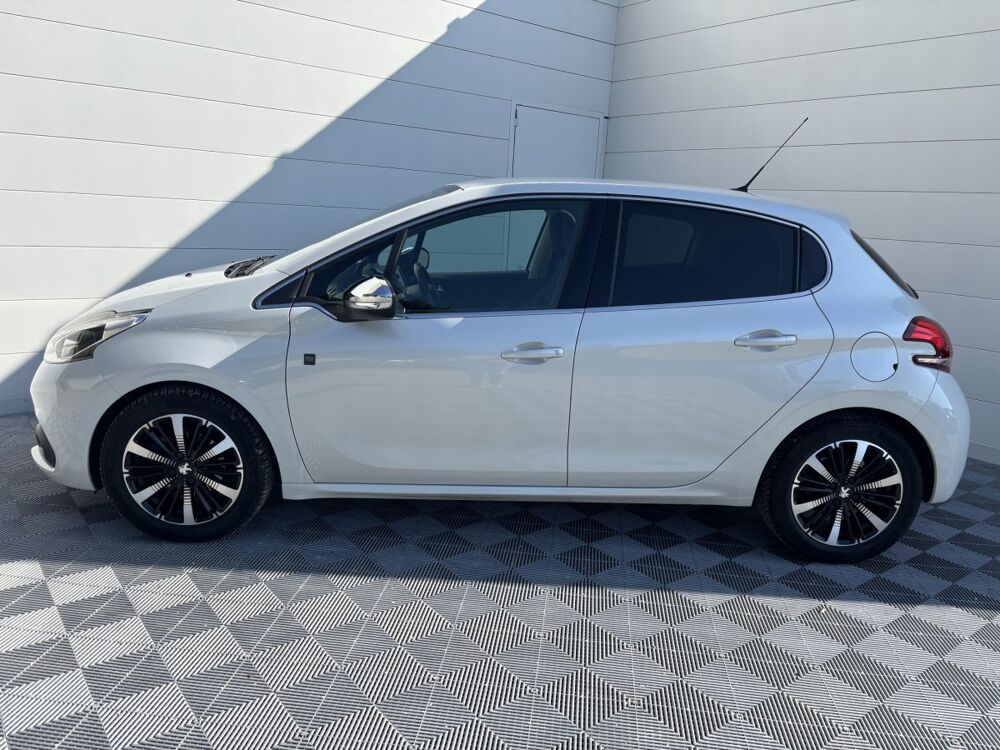 208 Puretech 110 €6.c S&S EAT6 TECH EDITION 2018 occasion 69330 Meyzieu
