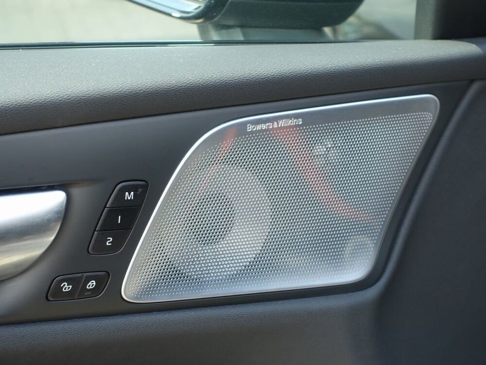 V60 PHEV T8 AWD Ultra Dark 455 ch Bowers Wilkins S. Ventil&eacute;s Aut 2025 occasion 69007 Lyon
