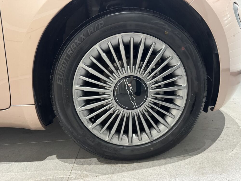 500 24kWh Pack Style 2023 occasion 76360 Barentin