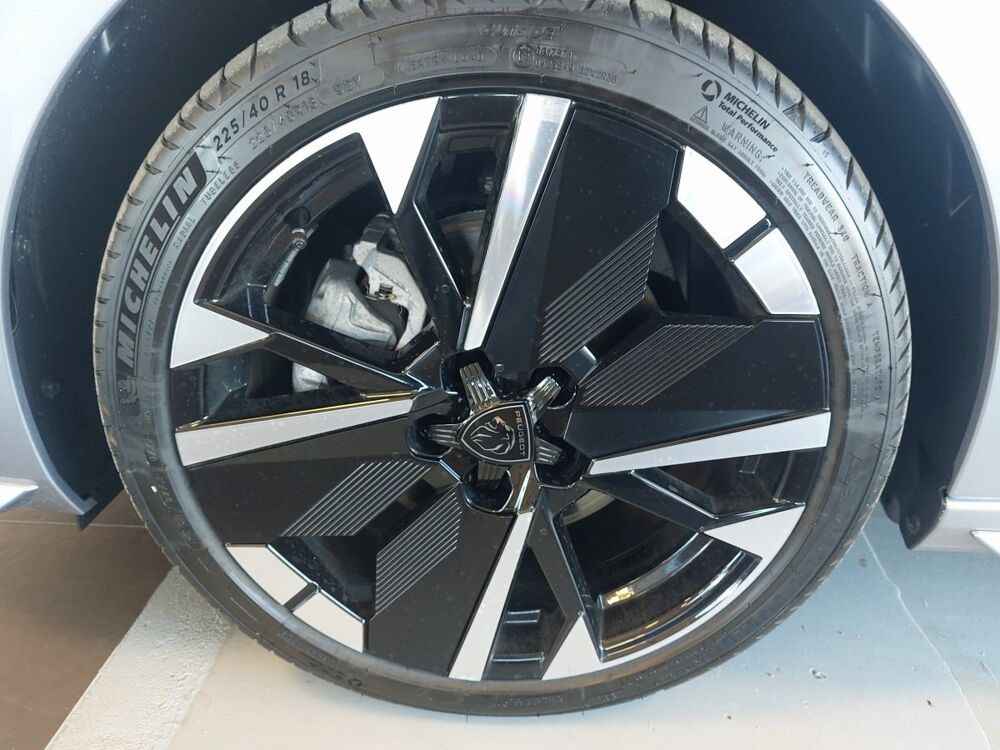 308 SW NOUVEAU MODELE 2026 Hybrid 145 e-DCS6 GT EXCLUSIVE 2026 occasion 38090 Villefontaine