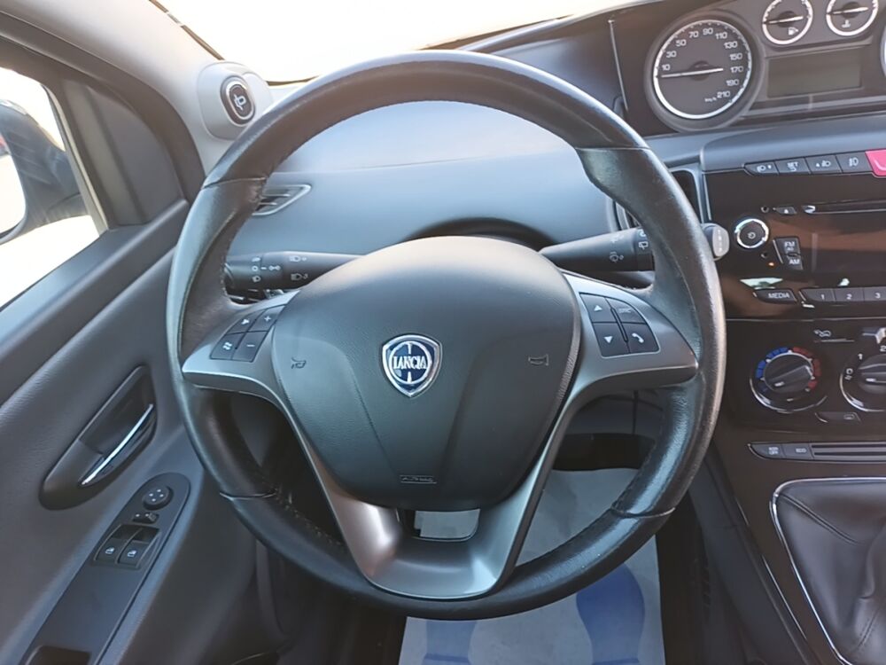 Ypsilon 0,9 TwinAir 85 ch Stop&Start Gold DFS 2011 occasion 35210 Ch&acirc;tillon-en-Vendelais