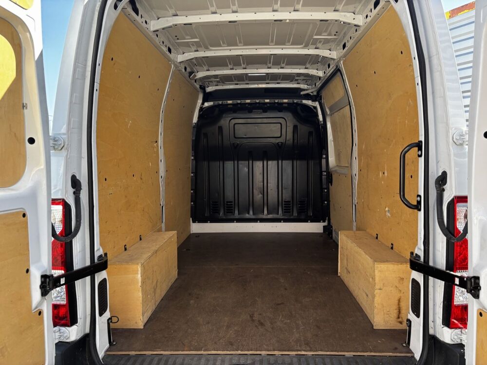 Jumpy FG Tr CF F3500 L2H2 Blue dCi 135 33044KMS 17900€HT 2023 occasion 86440 Mign&eacute;-Auxances