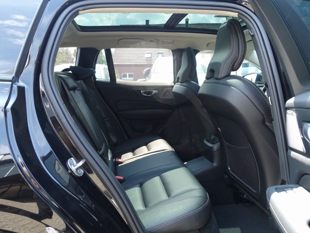 V60 PHEV T8 AWD Ultra Dark 455 ch Bowers Wilkins S. Ventil&eacute;s Aut 2025 occasion 69007 Lyon