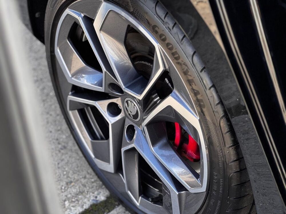 Octavia 2.0 TSI RS 245 Matrix LED DCC HUD Pack RS Autres mod&egrave;les dis 2022 occasion 69007 Lyon