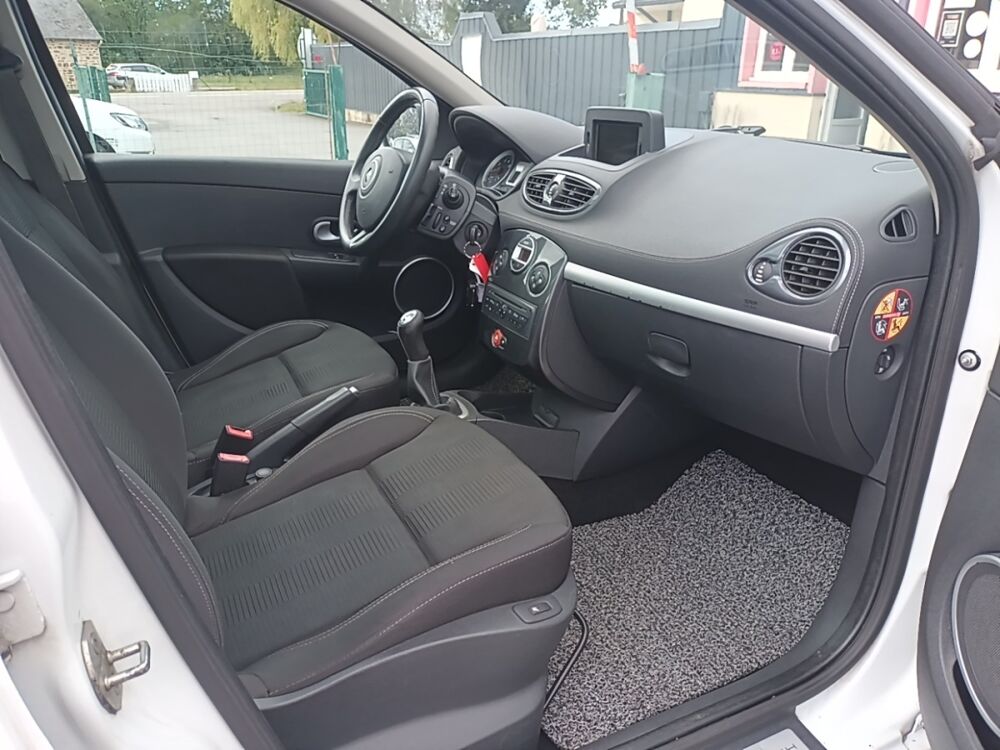 Clio Dynamique TomTom 1.2 TCE 100 Eco2 2011 occasion 35210 Ch&acirc;tillon-en-Vendelais