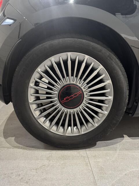 500 C 24kWh (Red) 2023 occasion 76360 Barentin