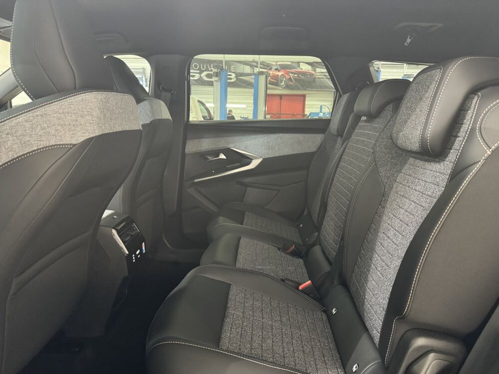 5008 1.2 HYBRID 145 E-DCS6 ALLURE 2025 occasion 30220 Aigues-Mortes